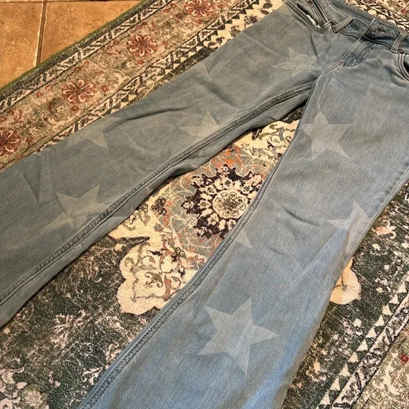 Wrangler Lightwash Star Jeans - Picture 3 of 5